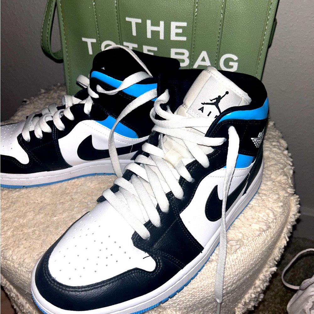 Air Jordan 1 Retro ‘University Blue’